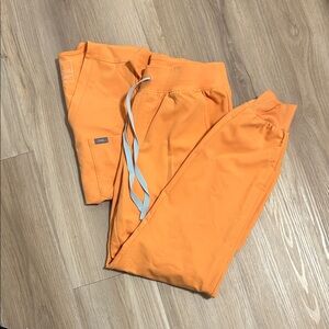 Women’s Figs Scrubs. Catarina Scrub top and High Waisted Zamora Joggers